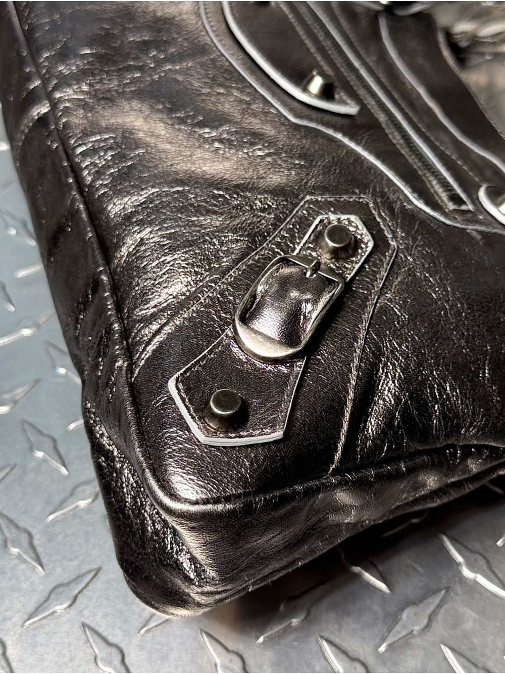 Balenciaga Pewter Metallic Leather First City Moto Bag in Grey - Picture 5 of 12